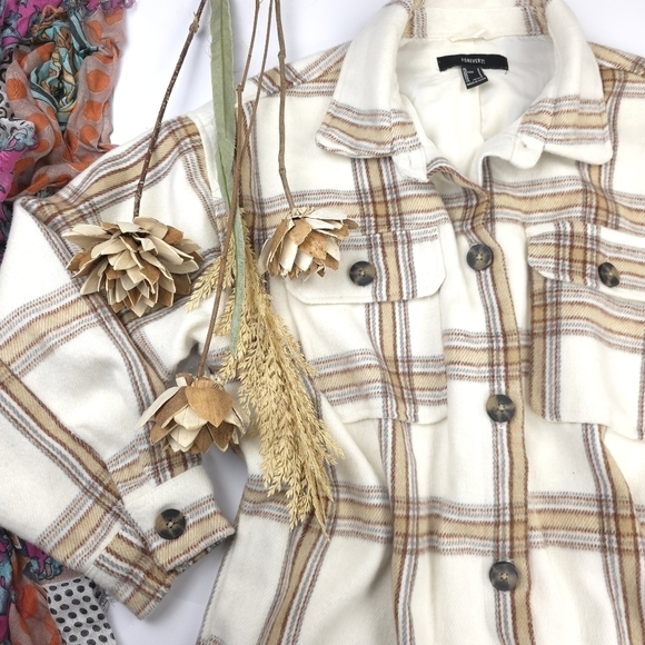 Express Womans White Tan Plaid Thick Sweater Jacket - Oversize Fit  Sz Small - Picture 3 of 13